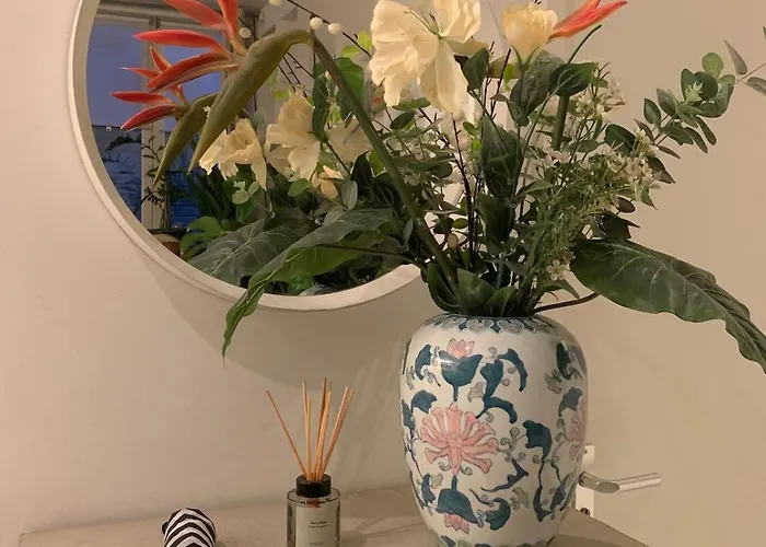 Loft 57 Bed & Breakfast 4*